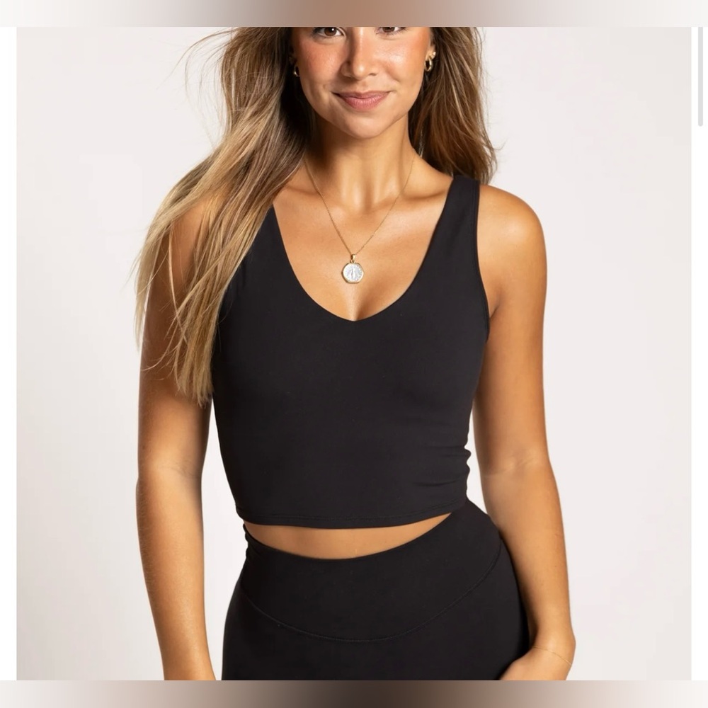 P'tula Faith V Crop Medium size Black color New no padding